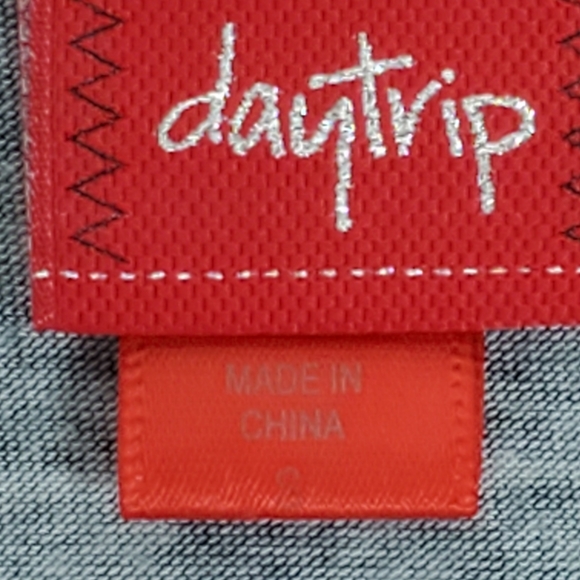 Daytrip floral long sleeved lace v neck top size small - Picture 5 of 14